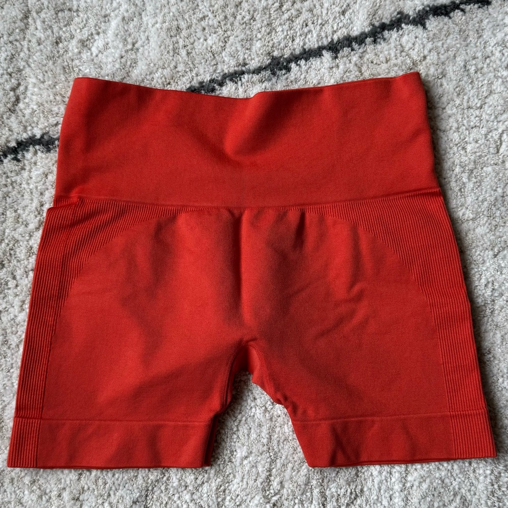 NEW SET ACTIVE SCULPTFLEX BIKER SHORTS IN GUAVA